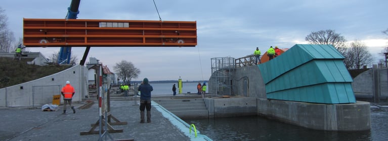 Image of PFAFF-silberblau SHE screw jacks on harbour