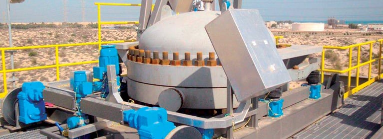 Image natural gas filter towers in the Saudi-Arabian desert